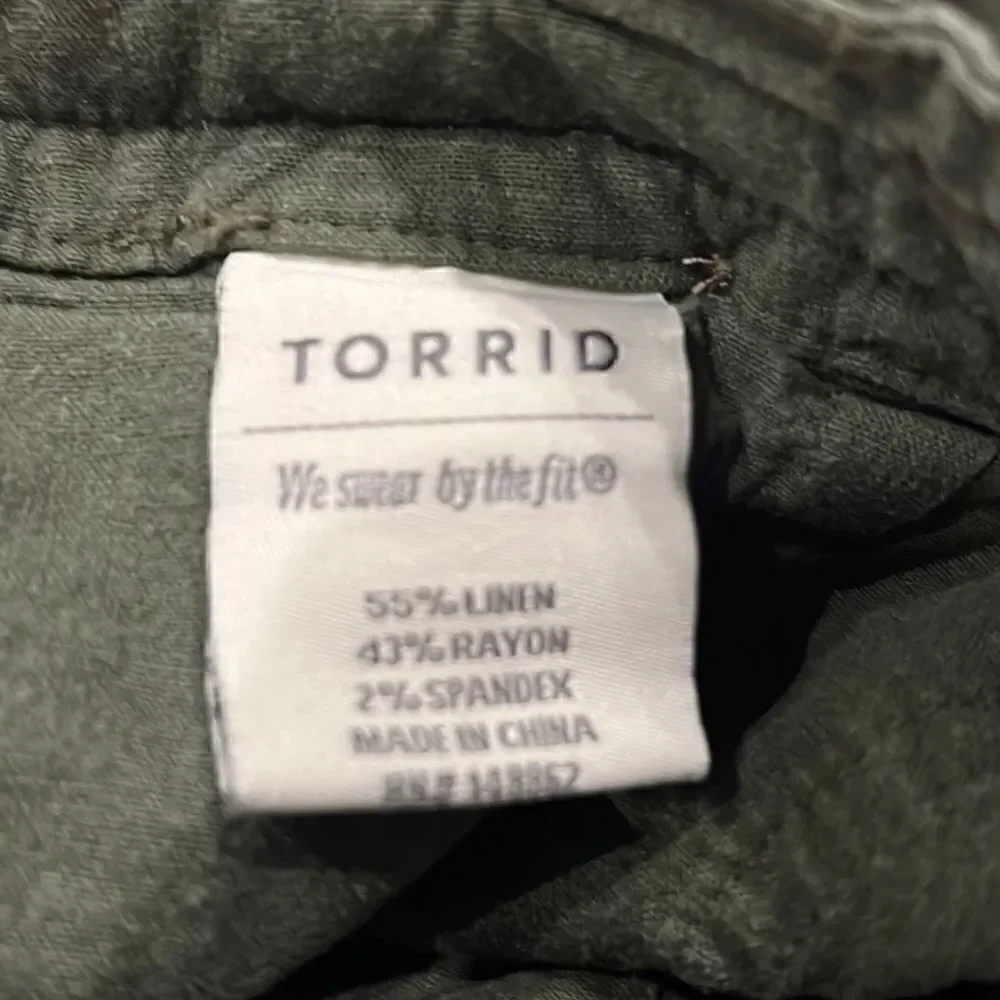 Torrid 5 Inch Pull-On Linen Blend Mid-Rise Short 20